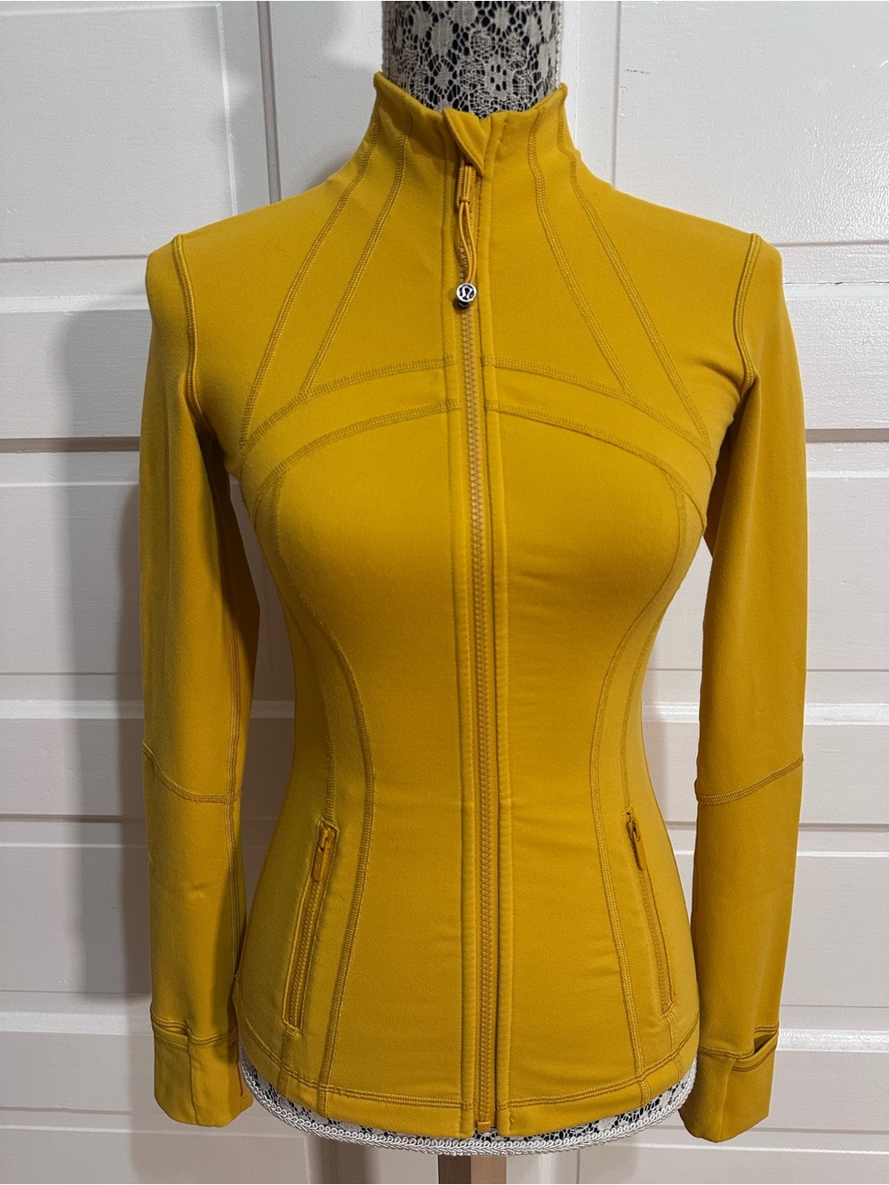 Lululemon Define Jacket Size 2 Honeycomb Gold Flattering Fit $138